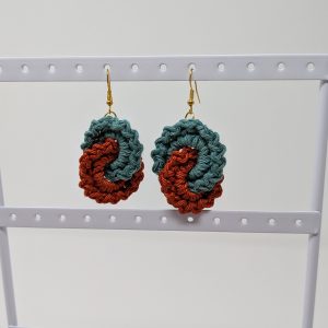 Brincos crochet vermelho/verde